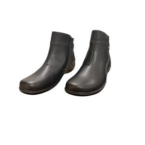 Clarks Ashland Mabel Black Tumbled LeatherAnkle Boots Womens SZ 10M Comfort NIB